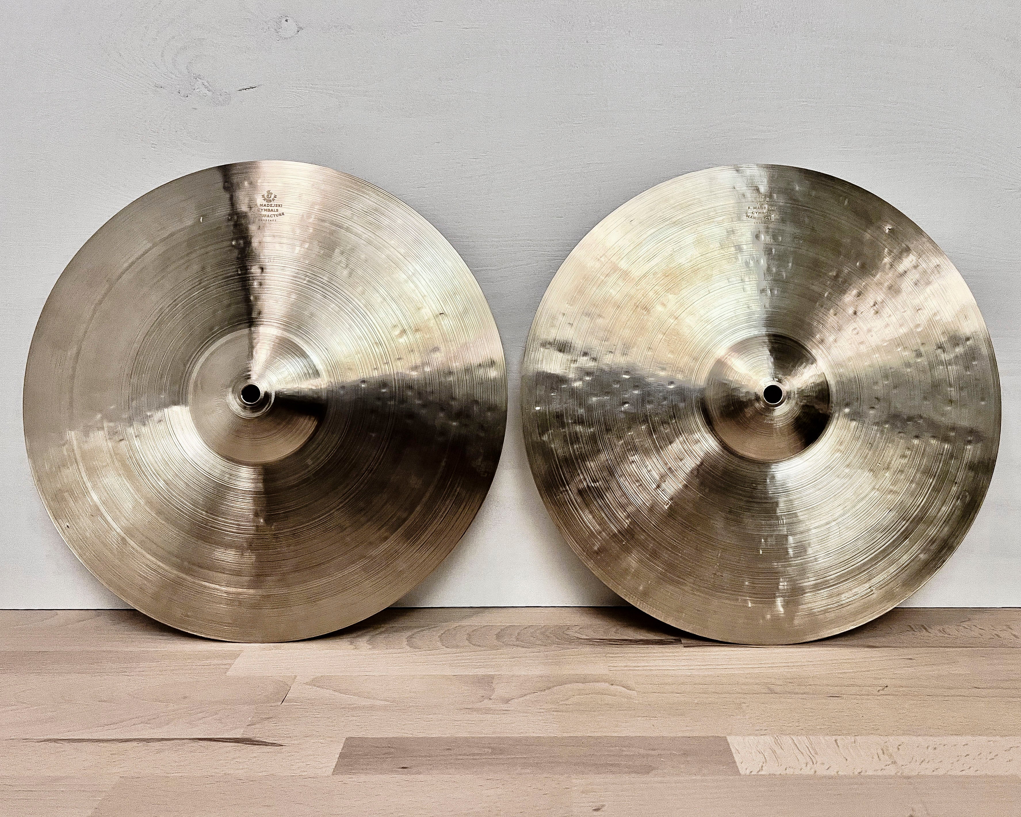 14" Hi-hats, 820 (mpb) / 993 (mpb) grams, B20