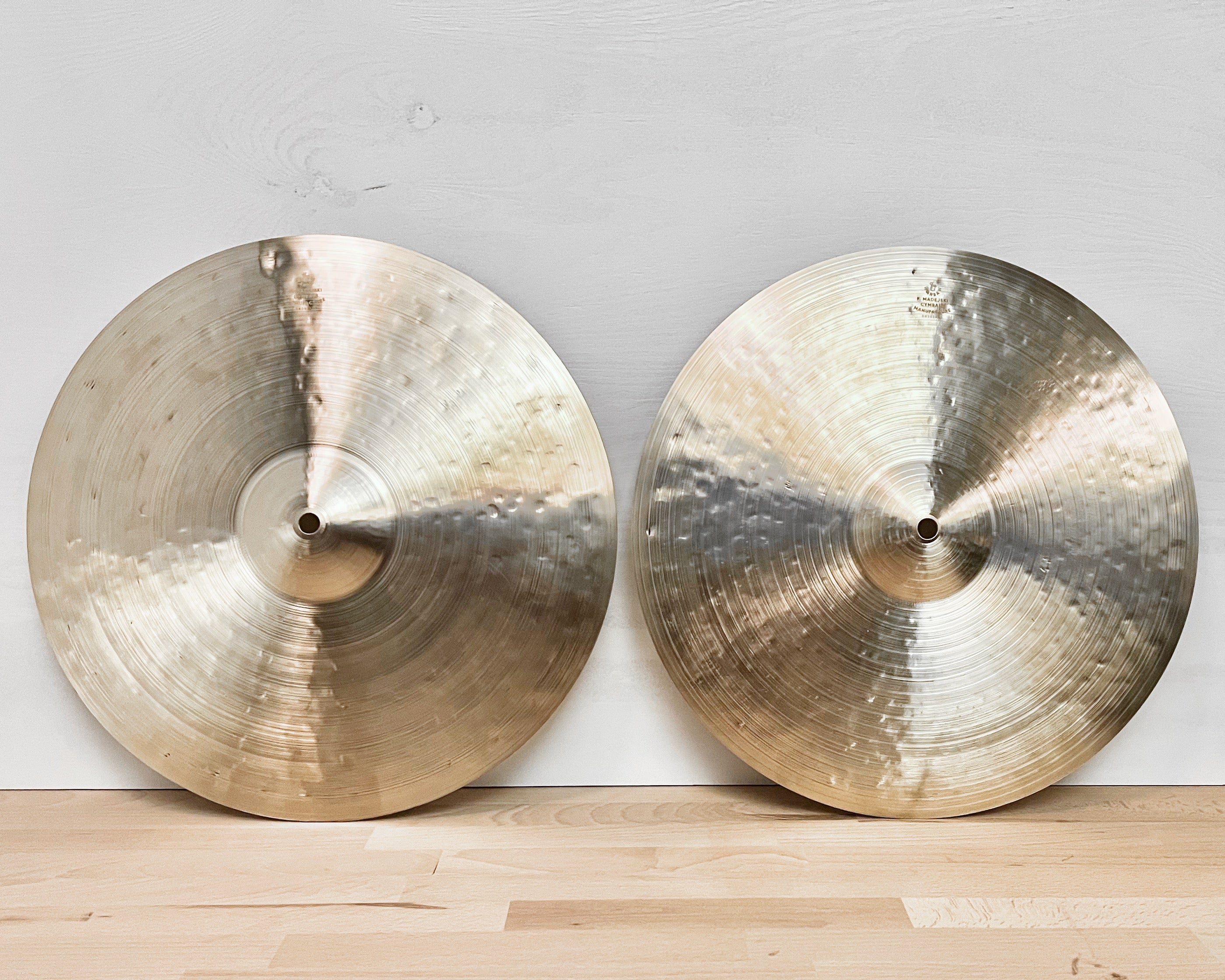 15” Hi-hats, 912 (mpb) / 1245 (mpb) grams, B20