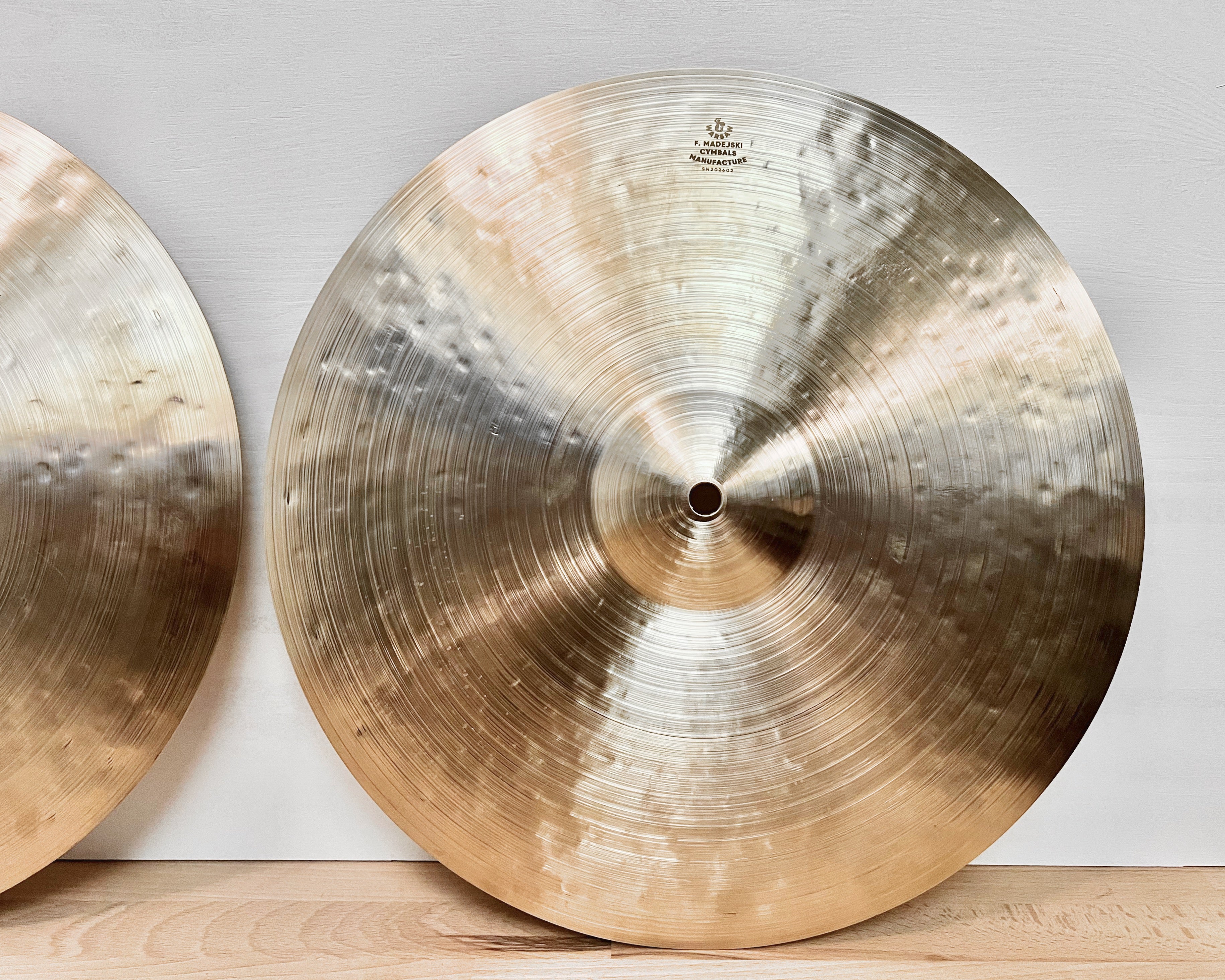 15” Hi-hats, 912 (mpb) / 1245 (mpb) grams, B20