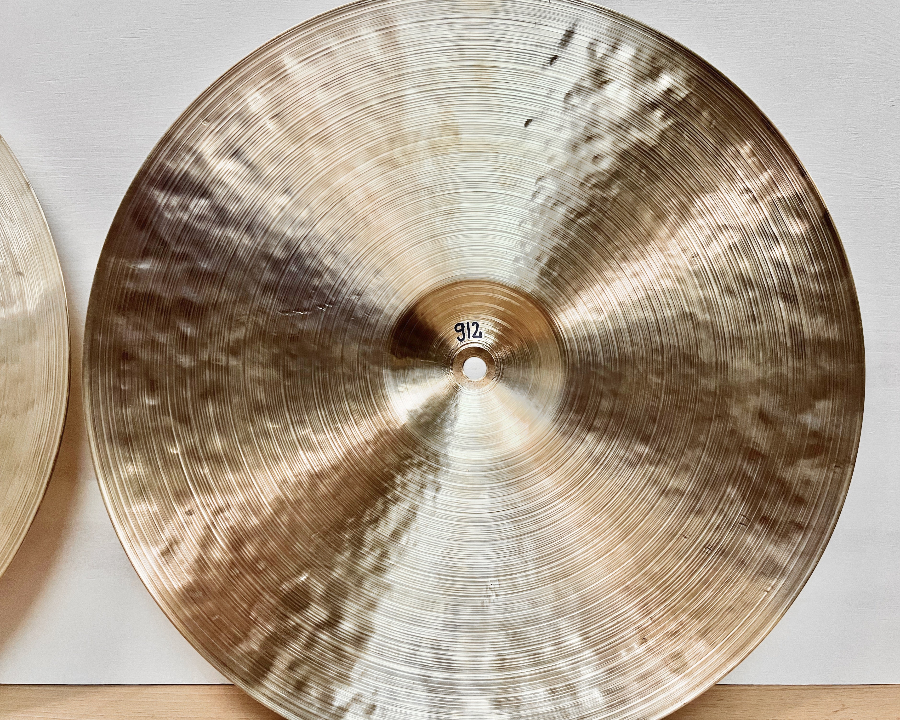 15” Hi-hats, 912 (mpb) / 1245 (mpb) grams, B20