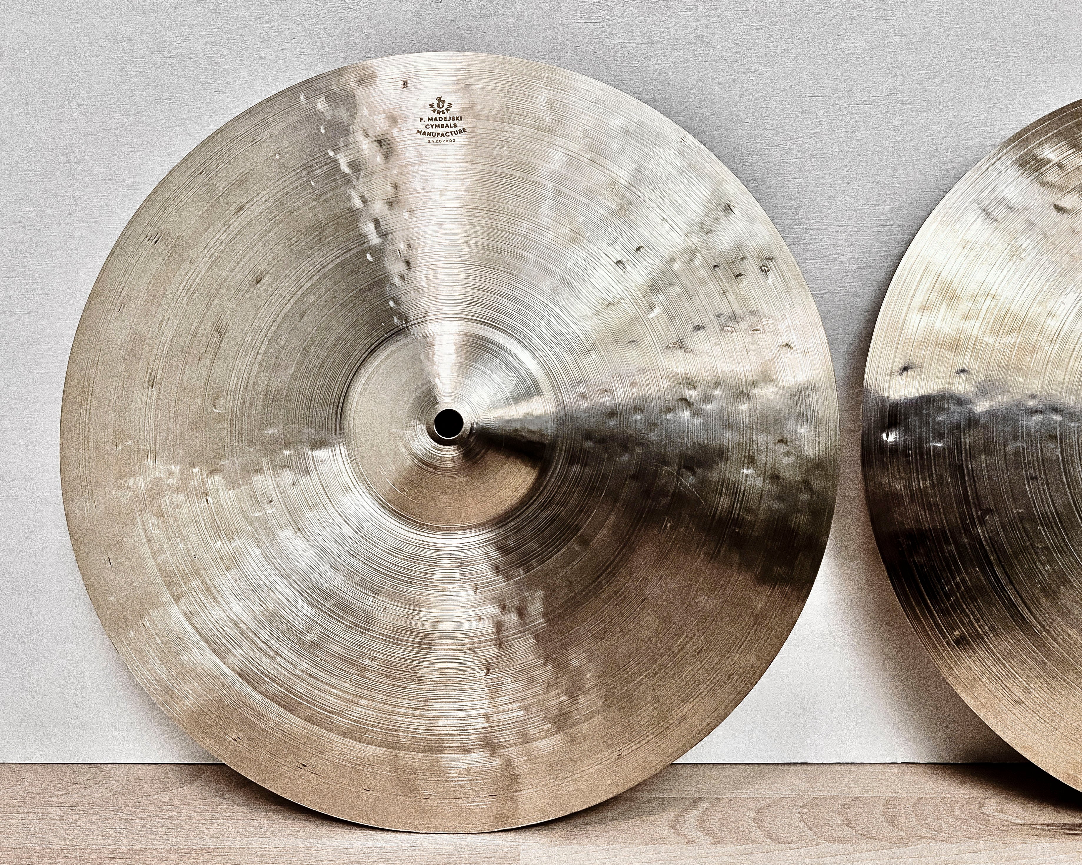 15” Hi-hats, 912 (mpb) / 1245 (mpb) grams, B20