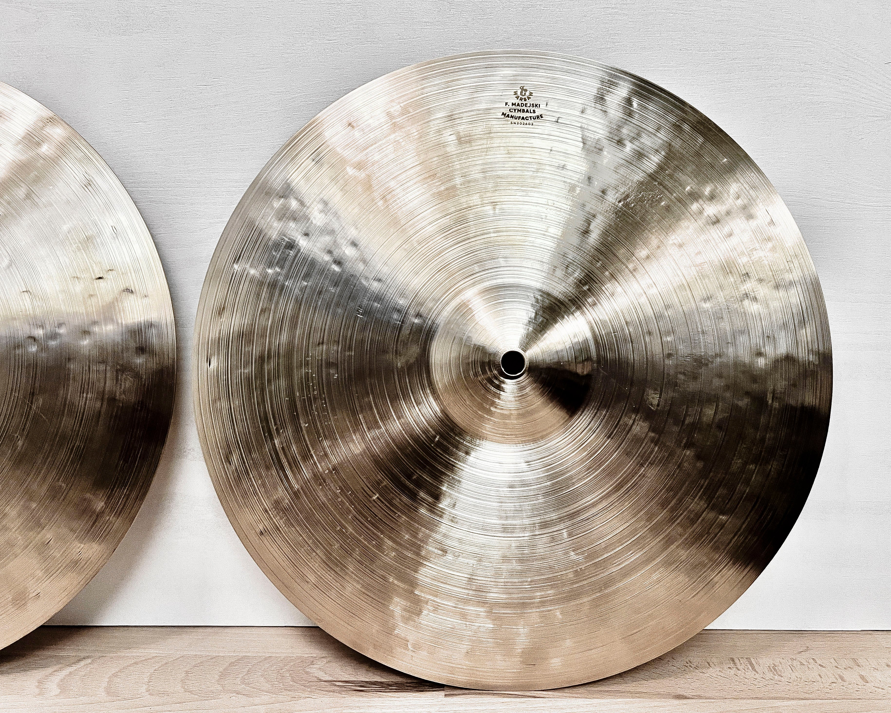 15” Hi-hats, 912 (mpb) / 1245 (mpb) grams, B20