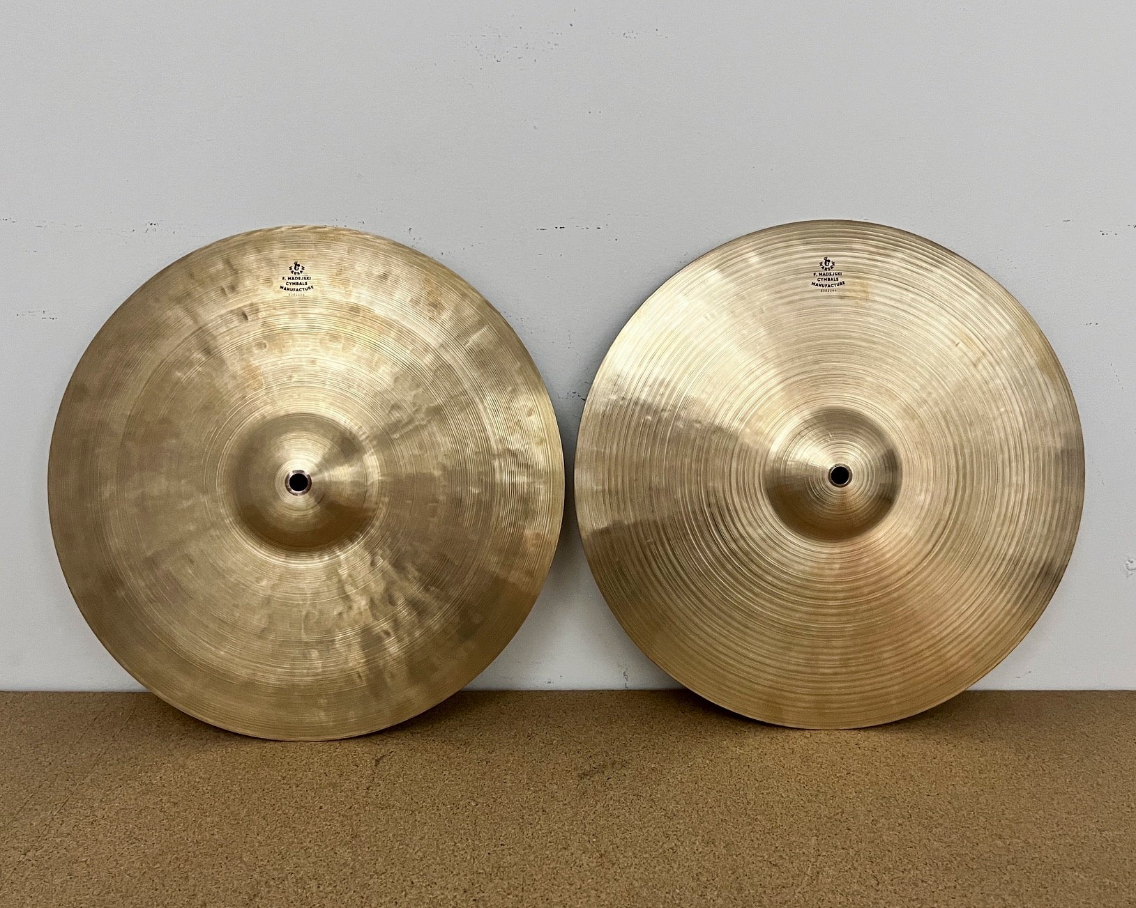 15" Hi-hats, 824 / 1217 grams, B20