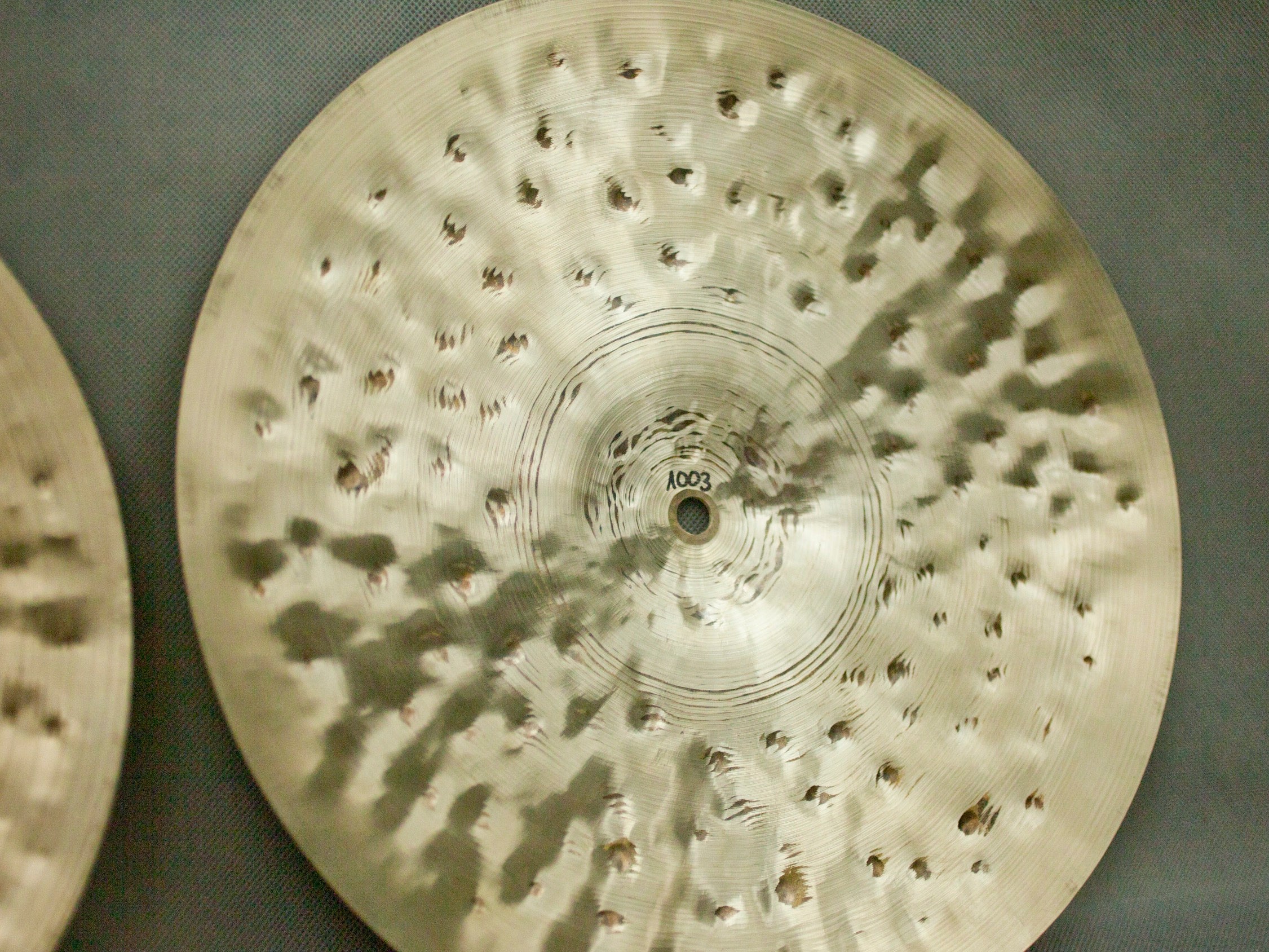 14" Hi-hats, 831 / 1003 grams, B20