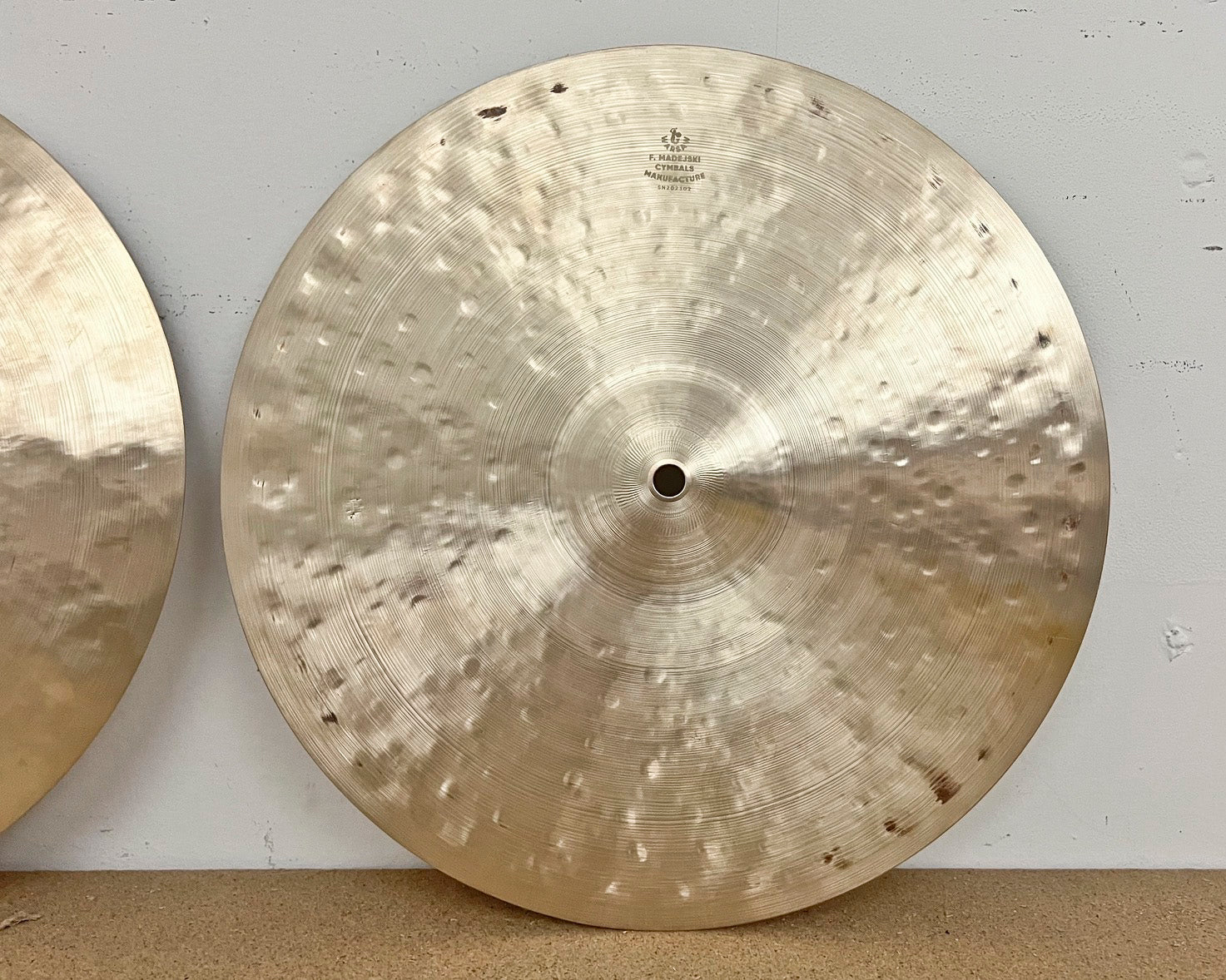 14" Hi-hats, 684 / 1051 grams, B20