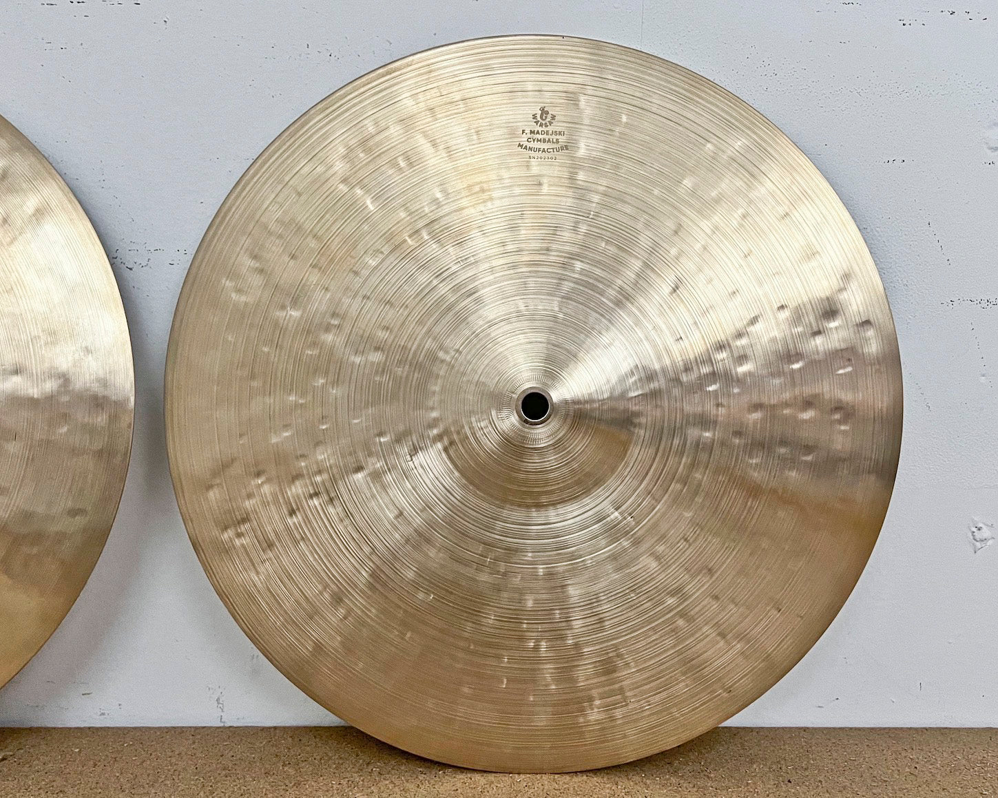 14" Hi-hats, 684 / 1077 grams, B20