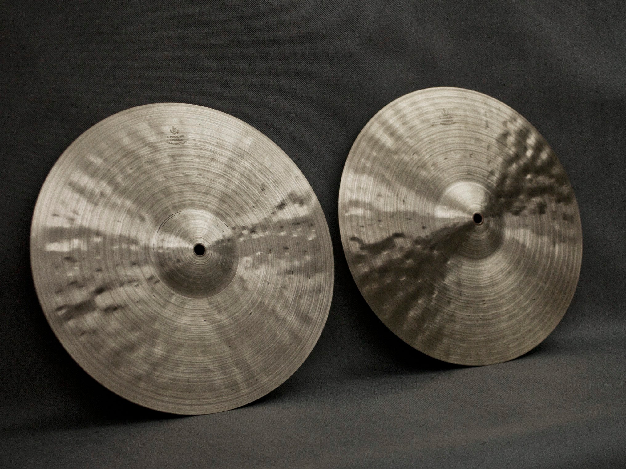 14" Hi-hats, 987 / 941 grams, B20