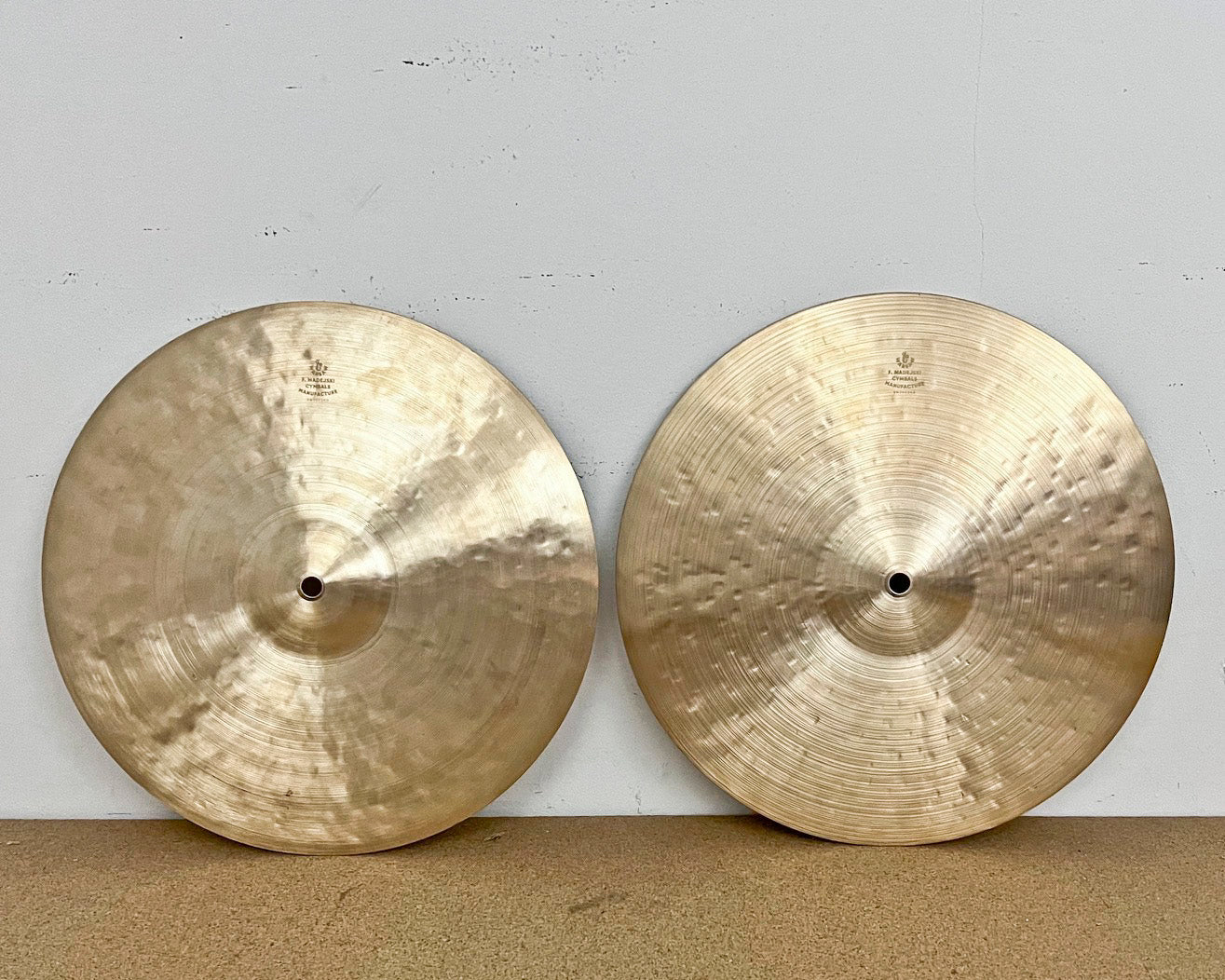 14" Hi-hats, 684 / 1077 grams, B20