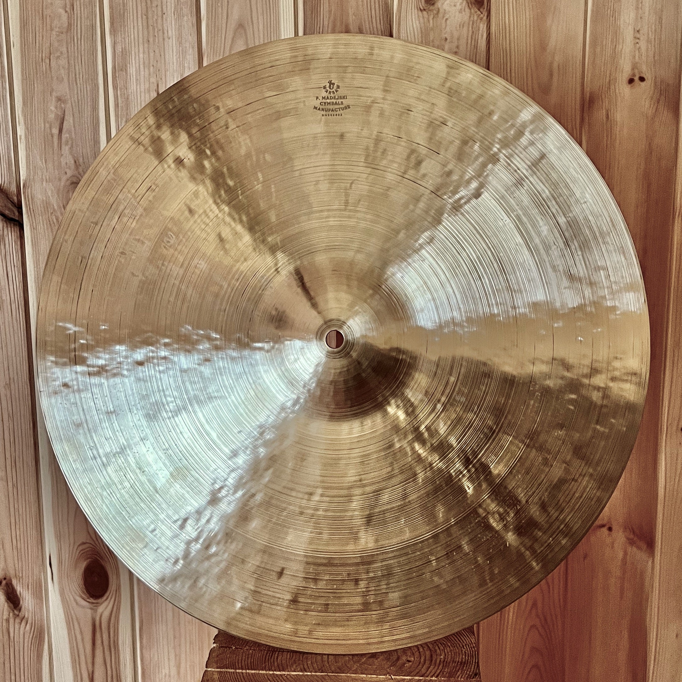 18” (461 mm) Crash / Ride, 1102 grams, B20
