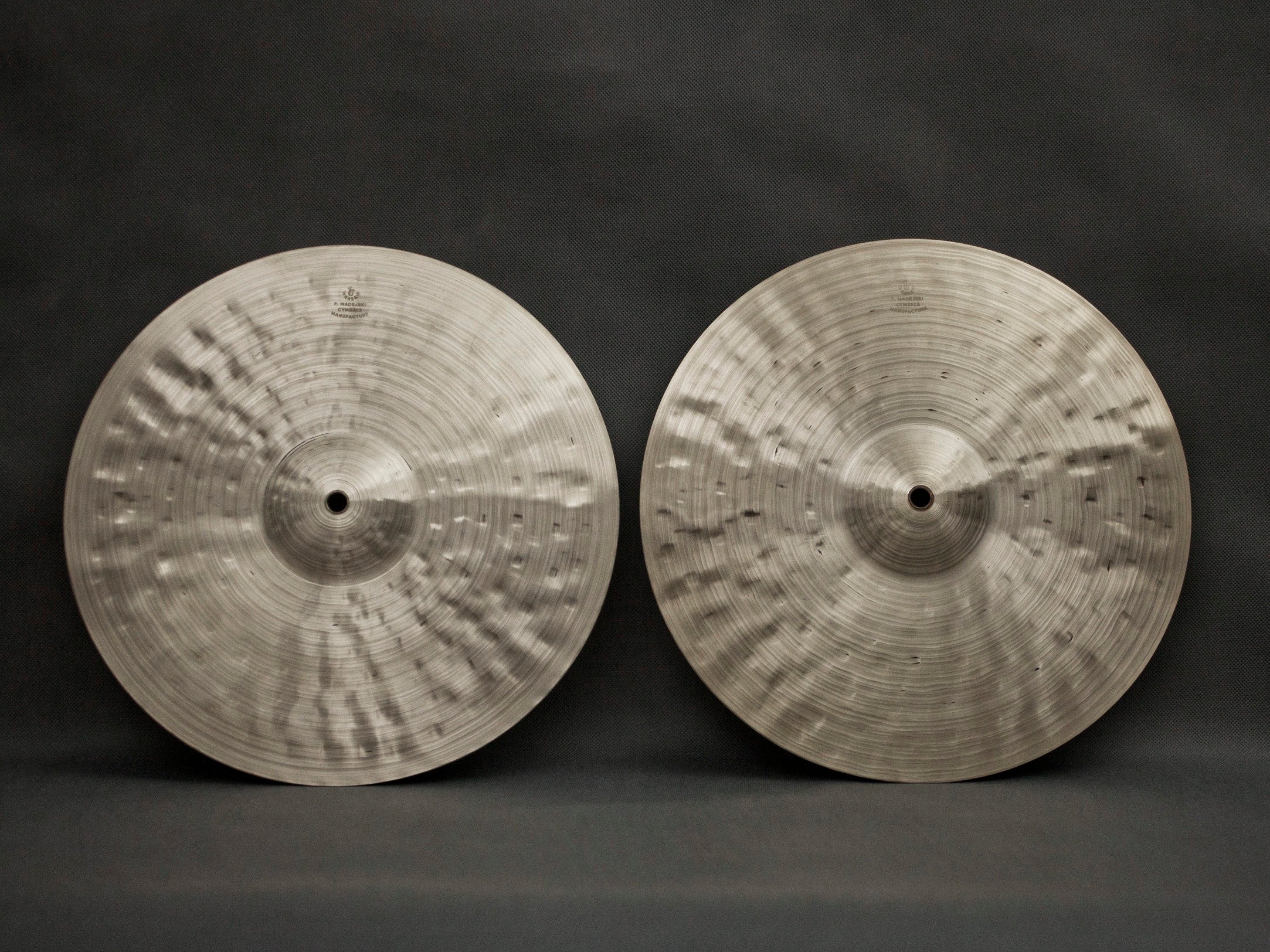 14" Hi-hats, 987 / 941 grams, B20