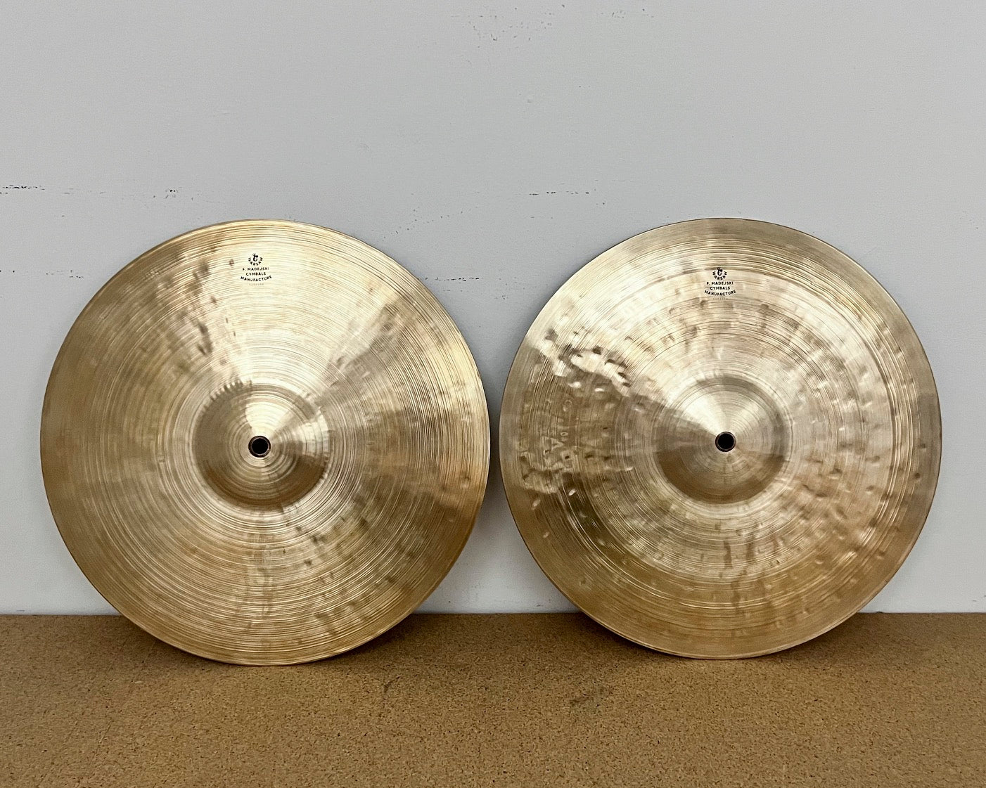14" Hi-hats, 854 / 998 grams, B20