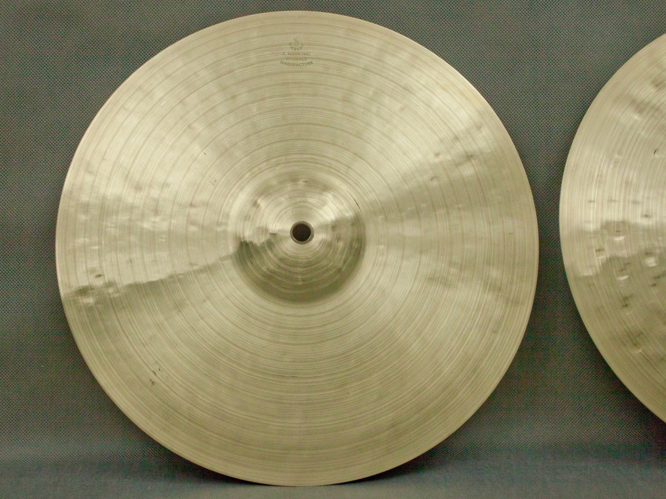 14" Hi-hats, 716 / 1133 grams, B20