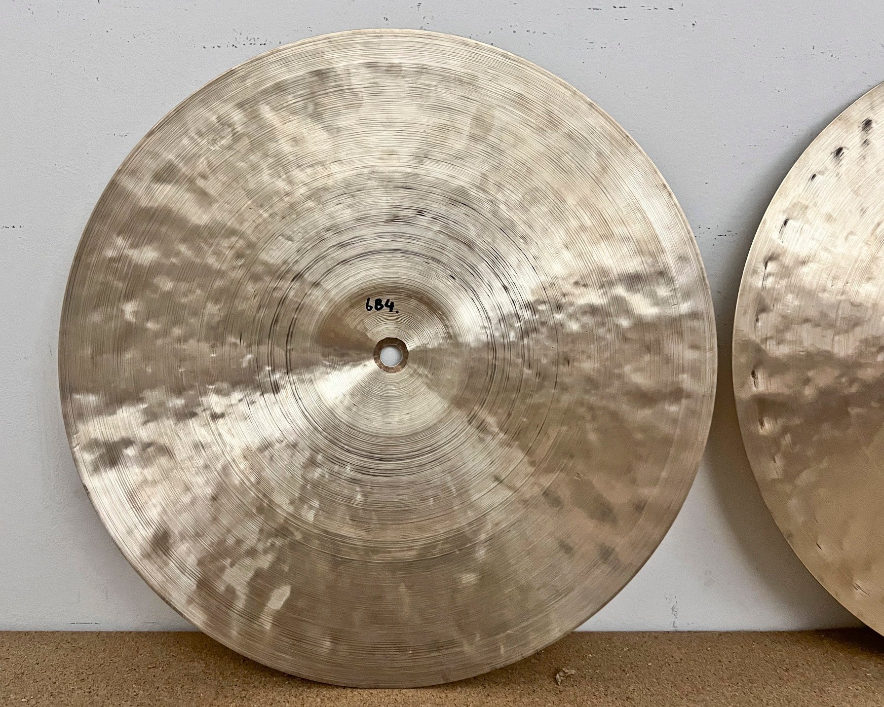 14" Hi-hats, 684 / 1051 grams, B20